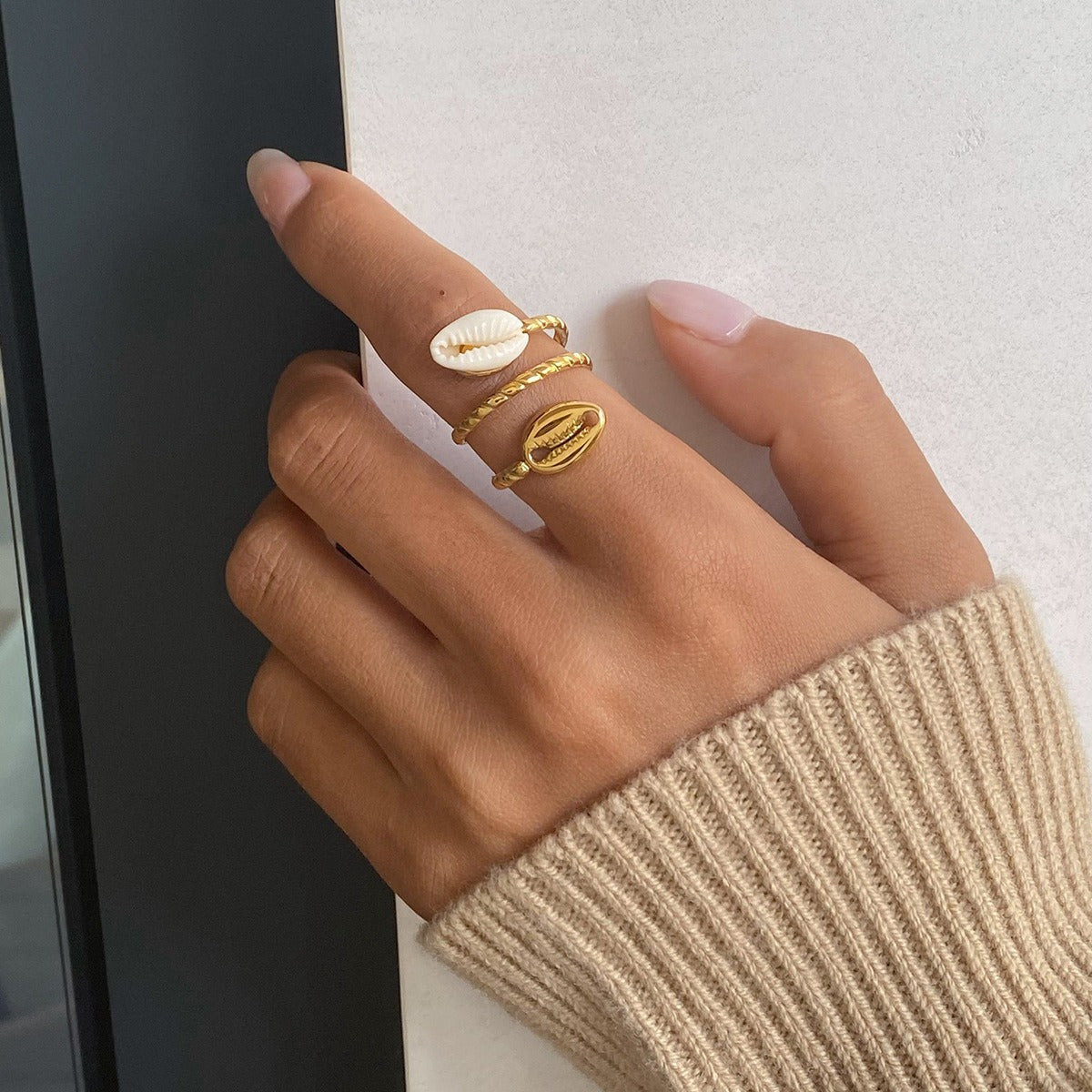 Bague coquillage dorée – Inspiration océan en acier inoxydable
