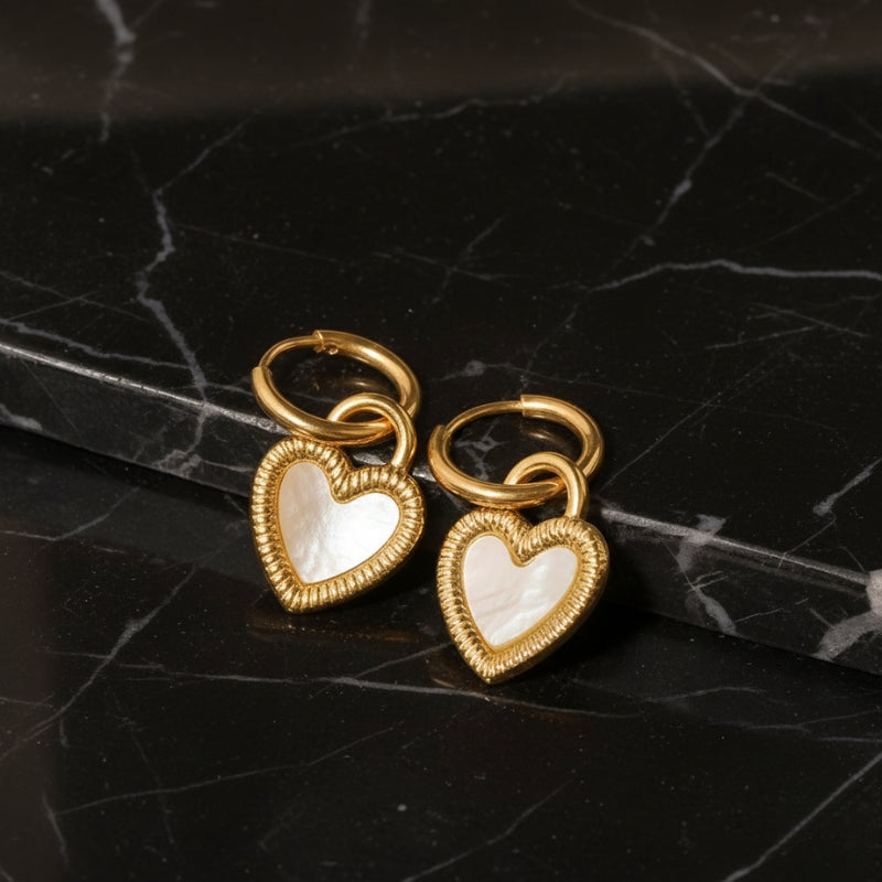 Boucles d’oreilles cœur nacre doré
