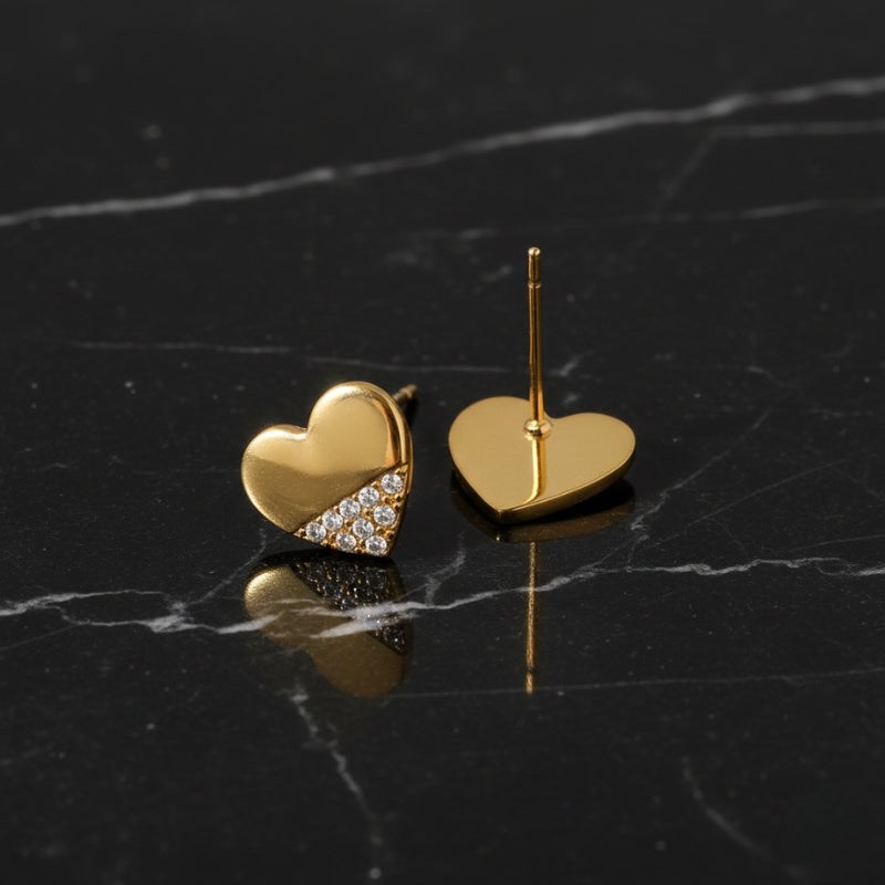 Boucles d’oreilles cœur dorées avec strass scintillants 18K pour un style raffiné