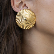 Boucles d’oreilles rondes texturées modernes – acier inoxydable PVD 18K