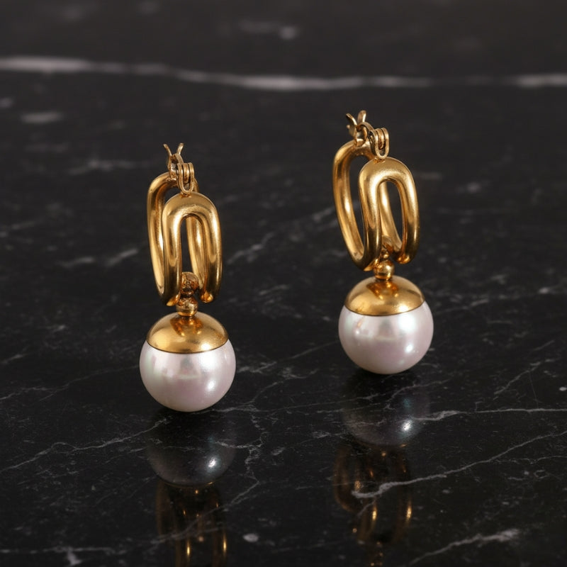 Boucles d’oreilles grosse perle blanche – Anneau doré avec perle mobile