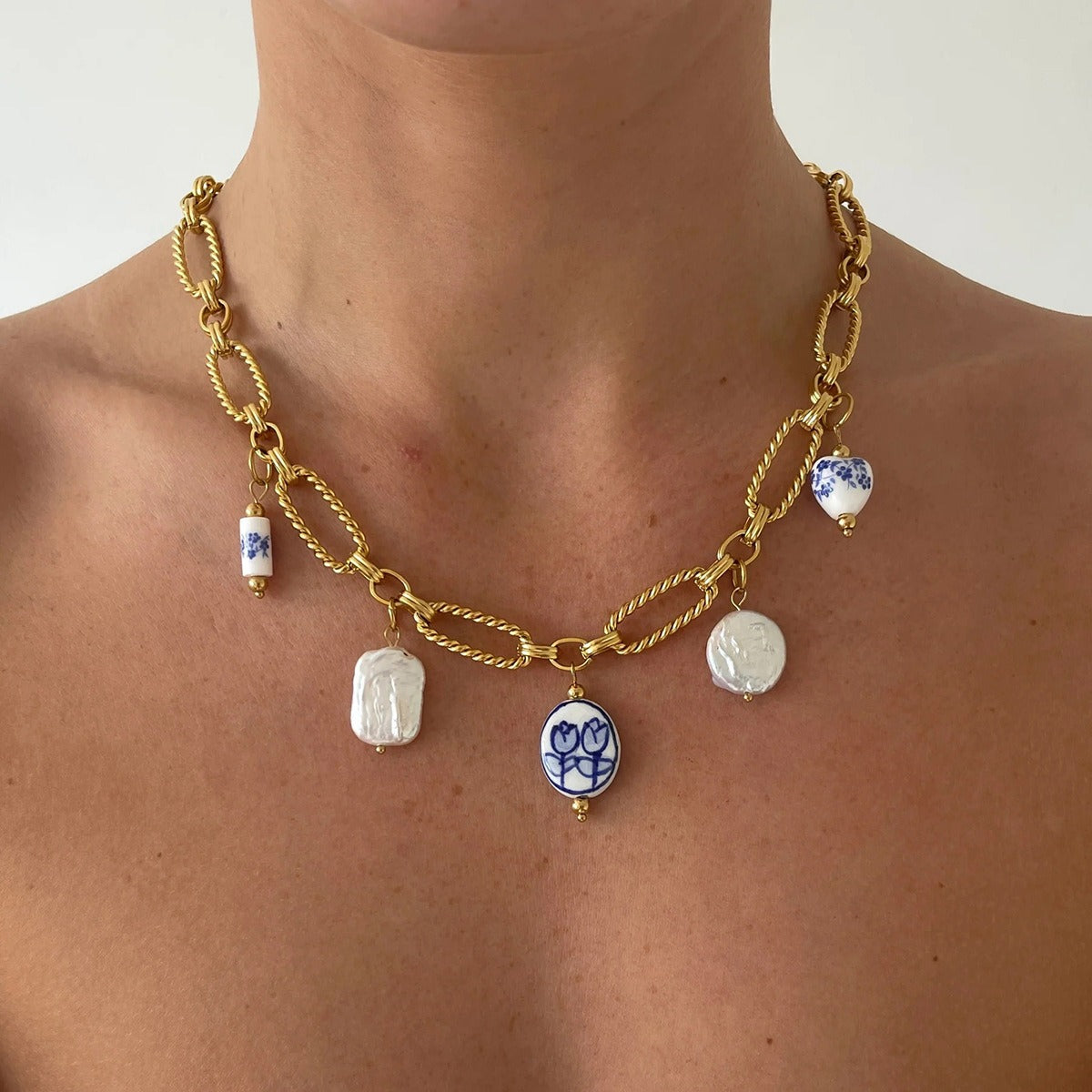 Collier perles blanches et céramique – Acier inoxydable et PVD 18K