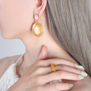 Boucles d’oreilles imitation camées dorées – style vintage en acier inoxydable
