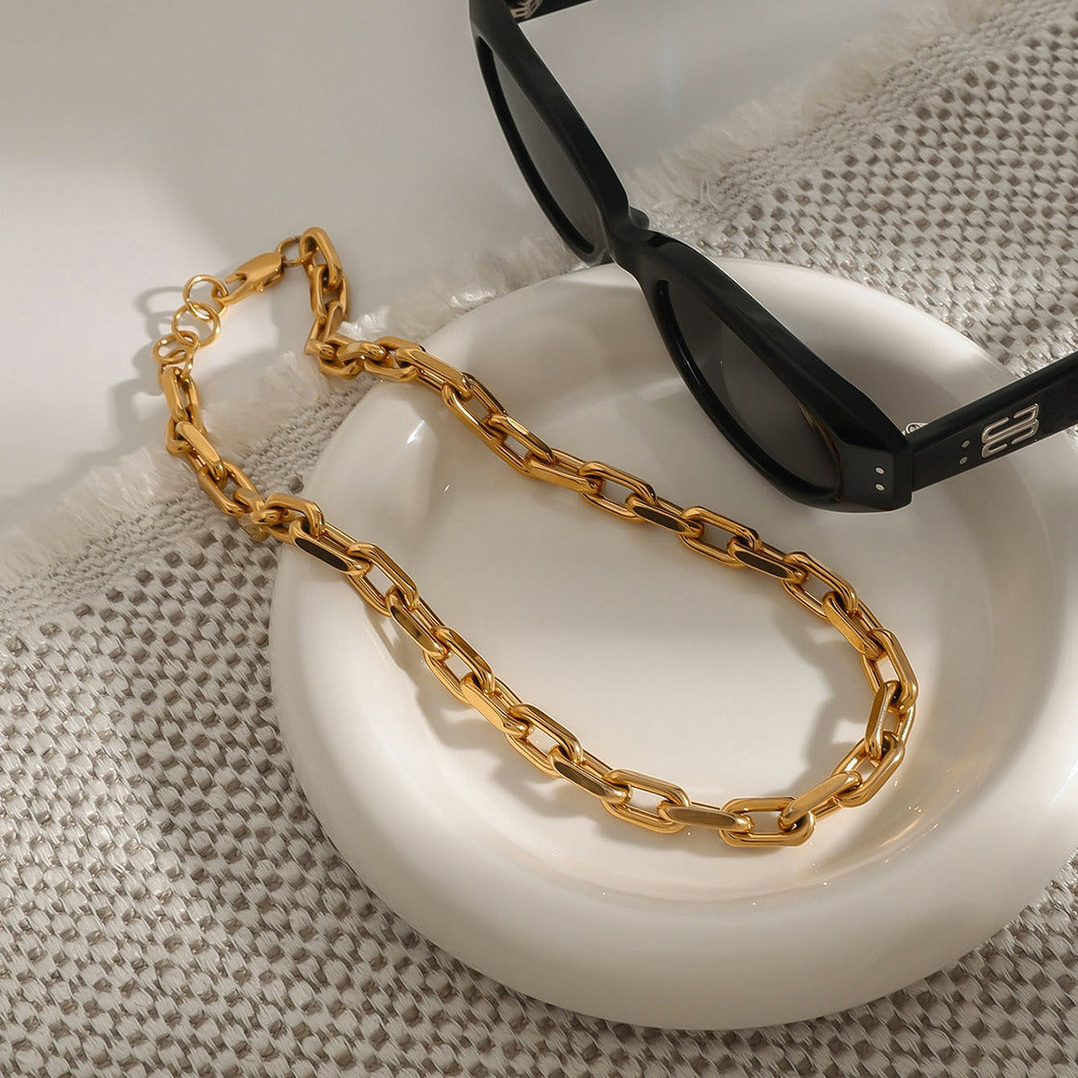 collier-grosse-maille-ras-de-cou_1_a0246d09-5123-472b-9dd6-ef1964f212af.jpg
