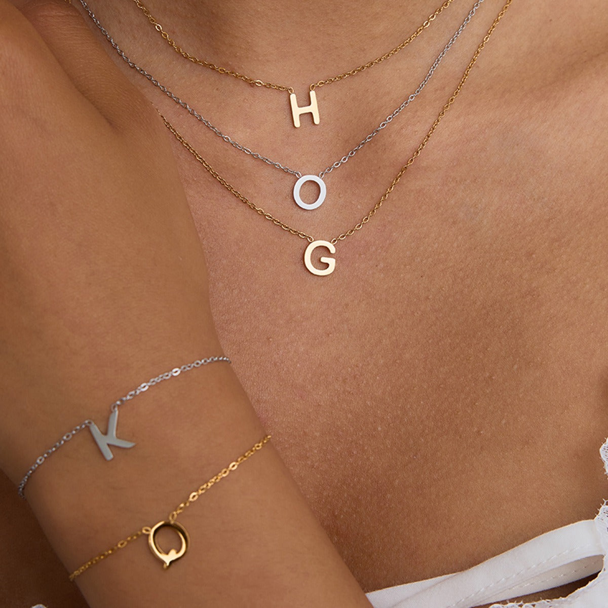 Collier personnalisé mini lettres en doré PVD 18K et acier inoxydable