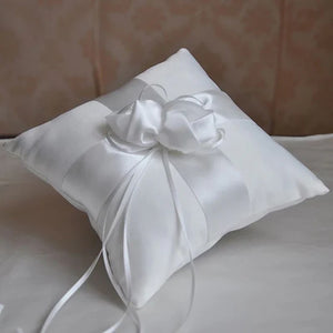 Porte alliance mariage romantique